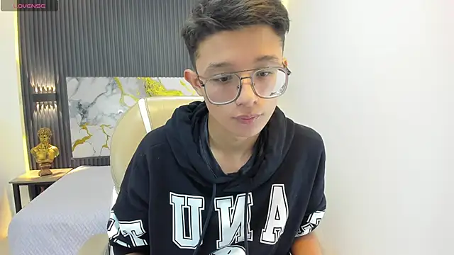 SantiagoRusso18 online show from September 2025 12:38:02 PM