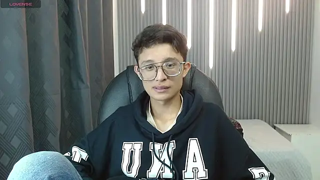 SantiagoRusso18 online show from March 2026 12:34:01 PM