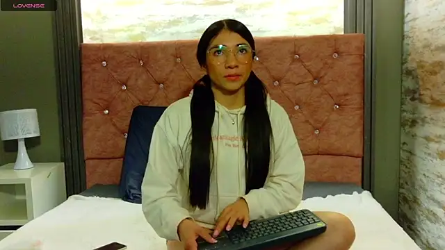 Aurora jones11 online show from September 2025 04:01:01 AM