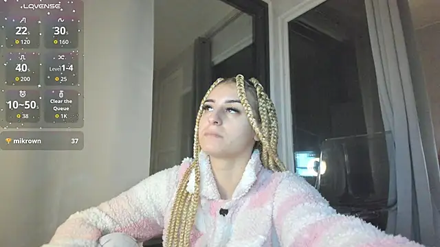 Ella Vee online show from October 2025 03:53:02 AM