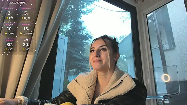 Ella Vee online show from November 2025 06:11:02 AM