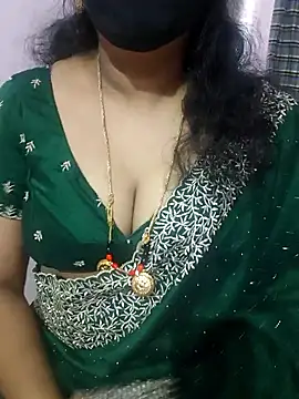 luci-queen online show from May 2026 07:37:02 AM