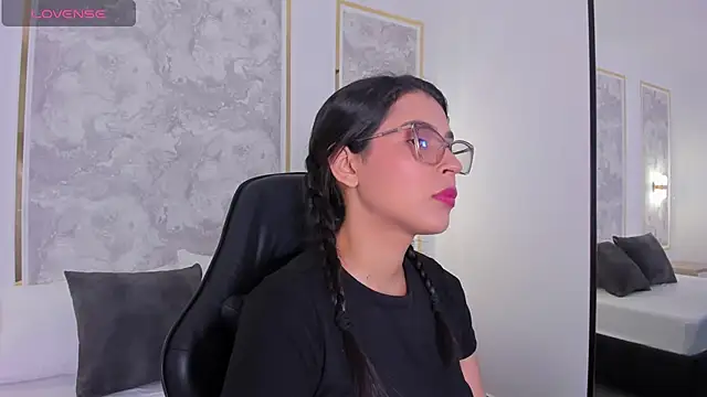 desireee  online show from December 2025 05:32:01 PM