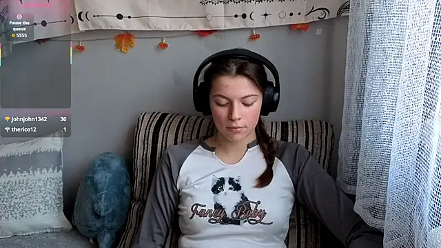 CutieAnny online show from November 2025 04:45:02 AM