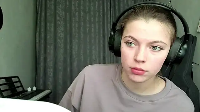 CutieAnny online show from February 2026 06:11:02 AM