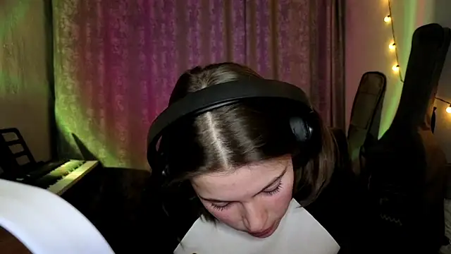 CutieAnny online show from February 2026 08:07:02 PM