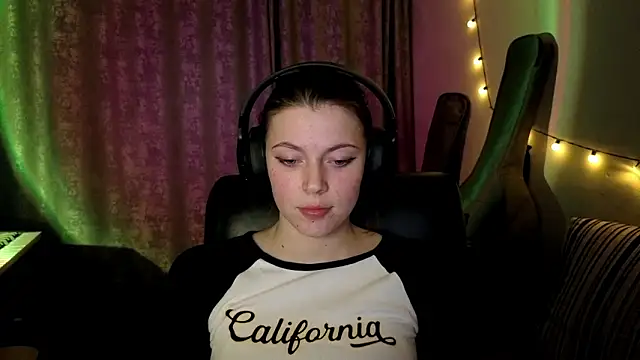 CutieAnny online show from March 2026 06:03:01 PM