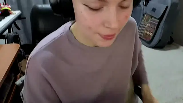 CutieAnny online show from April 2026 08:21:02 AM