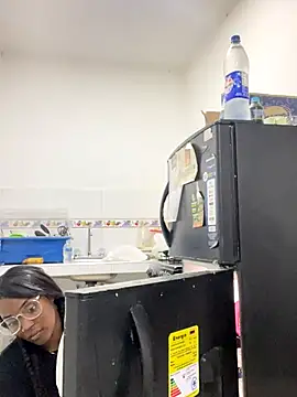 zaracollins01 online show from November 2025 12:11:01 AM