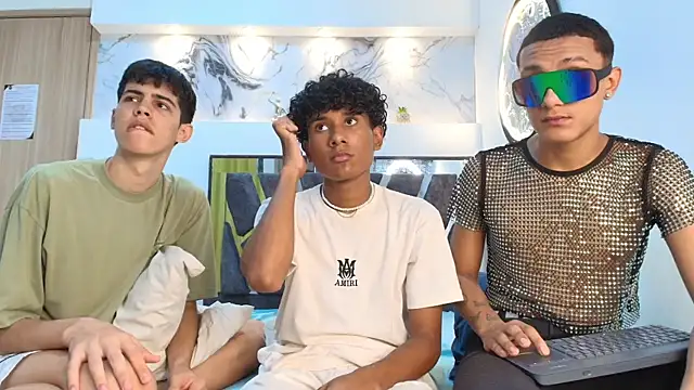 Snapshot of YOUNGS_GUYS chatting on September 2025 10:04:01 PM YOUNGS GUYS online show from September 2025 10:04:01 PM