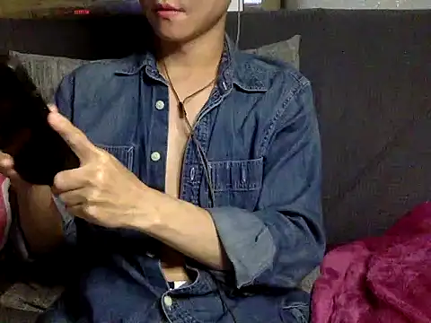 Zzchu online show from September 2025 06:00:01 PM
