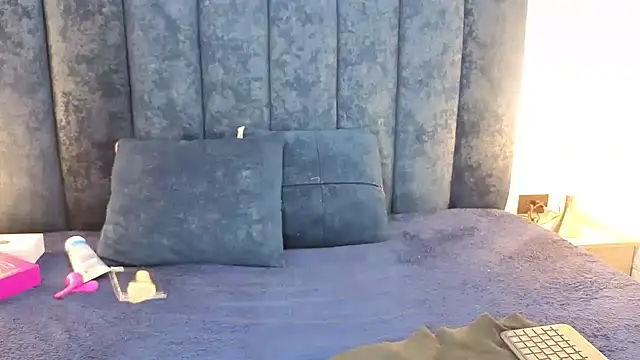 yunkeyc online show from November 2025 02:43:01 AM