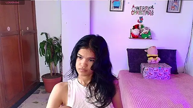 emycarver09 online show from December 2025 11:48:01 AM