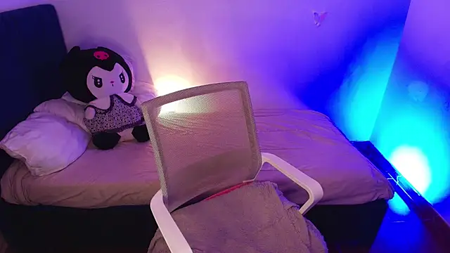 Snapshot of annie-russel chatting on February 2026 09:26:02 AM annie-russel online show from February 2026 09:26:02 AM