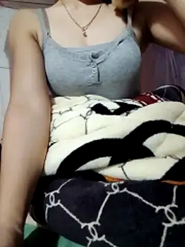 LucyyLy online show from November 2025 12:27:02 PM