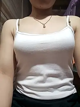 LucyyLy online show from April 2026 12:39:01 PM