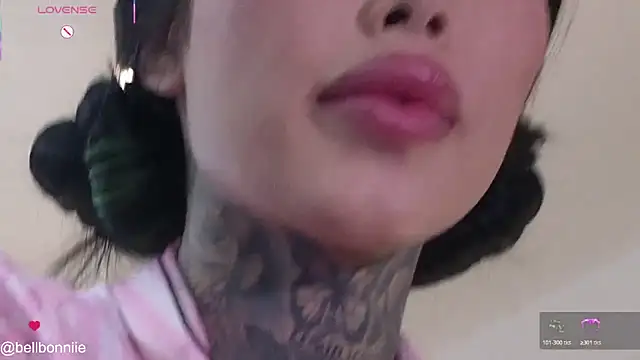 Snapshot of belllbonniie chatting on February 2026 06:59:02 PM belllbonniie online show from February 2026 06:59:02 PM