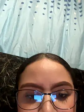 Tayler Kim online show from November 2025 09:36:01 PM