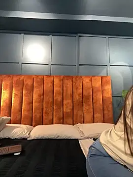 Tayler Kim online show from February 2026 06:39:02 PM