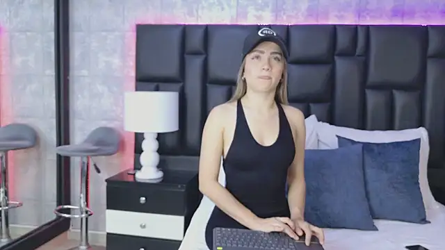 ZoeWilliis online show from November 2025 12:39:02 PM