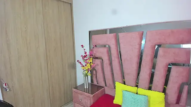 MaraKarly online show from November 2025 06:34:01 PM