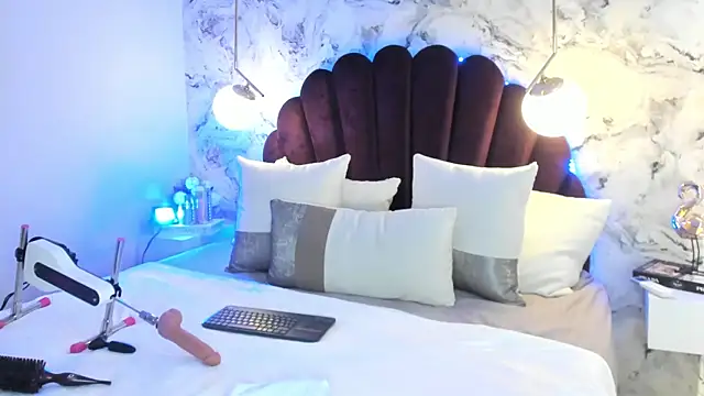 Alicia vellami online show from September 2025 03:16:01 PM