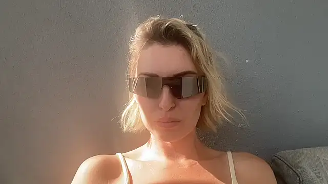 Snapshot of Xalythea chatting on November 2025 12:26:01 PM Xalythea online show from November 2025 12:26:01 PM