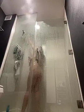 reinalatinaVIP online show from April 2026 10:41:02 PM