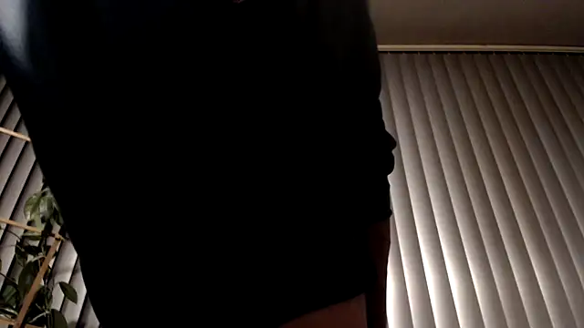 Snapshot of BiglovelyXXL chatting on September 2025 12:27:01 AM BiglovelyXXL online show from September 2025 12:27:01 AM