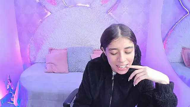 Gaby louse online show from April 2026 07:19:02 PM