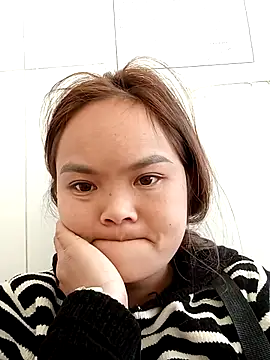 Snapshot of xinhxinhcute chatting on November 2025 03:52:01 AM xinhxinhcute online show from November 2025 03:52:01 AM