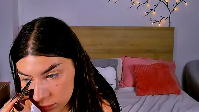 Bella Davis love online show from October 2025 09:46:02 PM