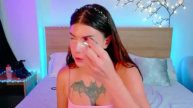 Bella Davis love online show from October 2025 06:19:02 PM