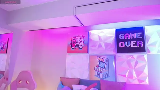 LindaWz  online show from November 2025 04:33:02 AM