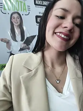 CHARLOTTE  05 online show from December 2025 12:10:01 PM