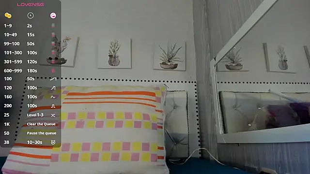 nahomi lil online show from October 2025 12:14:02 PM