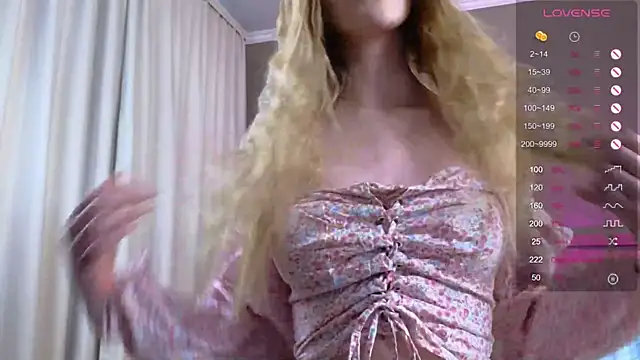 Snapshot of MollyDollz chatting on September 2025 02:51:02 PM MollyDollz online show from September 2025 02:51:02 PM