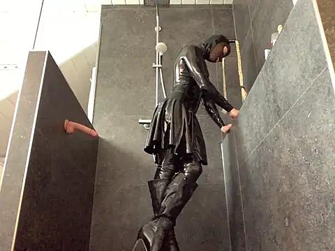 Snapshot of latexluisa chatting on February 2026 01:20:01 PM latexluisa online show from February 2026 01:20:01 PM