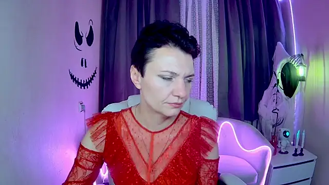 AvaSaturnian online show from October 2025 01:01:02 PM