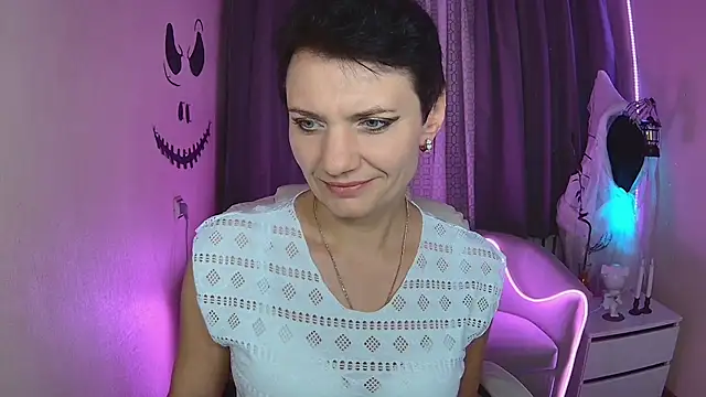 AvaSaturnian online show from October 2025 01:28:01 PM