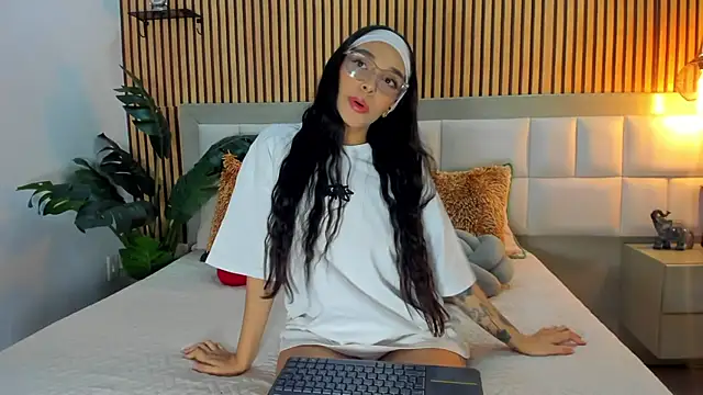 Roseaurora online show from January 2026 01:05:02 PM