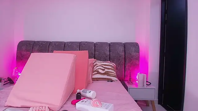 sweegirl69 online show from November 2025 12:05:02 PM