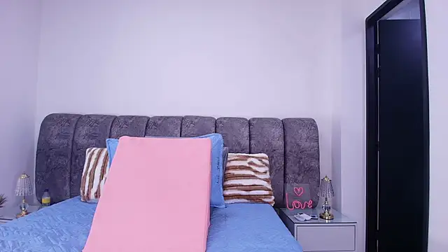 sweegirl69 online show from November 2025 11:54:02 AM