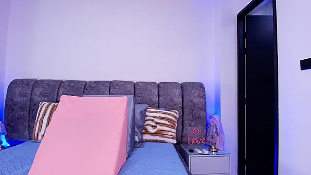 sweegirl69 online show from November 2025 11:56:02 AM