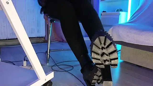 CruelSiren online show from October 2025 08:21:02 PM