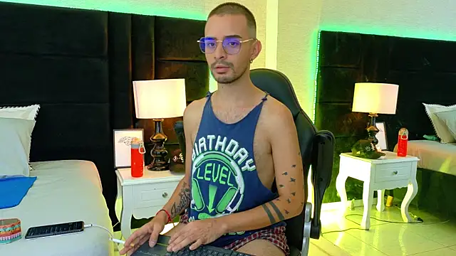 HairyDiamond  online show from September 2025 03:30:02 AM
