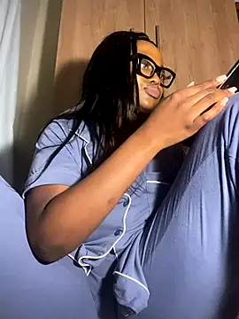 Moonzy77 online show from October 2025 09:44:01 PM