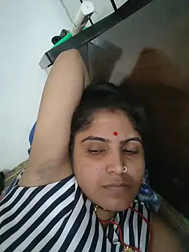 Snapshot of LUCKY_cut chatting on May 2026 04:40:02 AM LUCKY cut online show from May 2026 04:40:02 AM