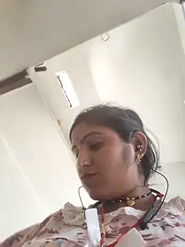 Snapshot of LUCKY_cut chatting on May 2026 04:39:02 AM LUCKY cut online show from May 2026 04:39:02 AM