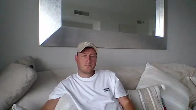 Londonlad818 online show from April 2026 04:44:02 PM